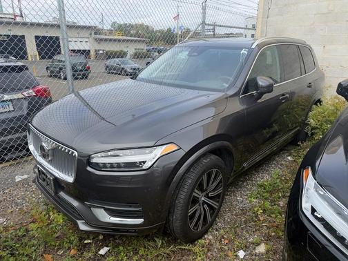 2023 Volvo XC90 B5 Plus
