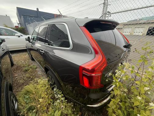 2023 Volvo XC90 B5 Plus