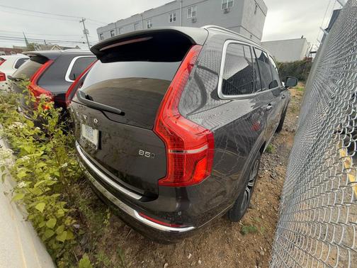 2023 Volvo XC90 B5 Plus