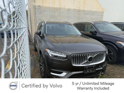 2023 Volvo XC90 B5 Plus