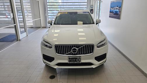 2022 Volvo XC90 T6 AWD Momentum 6 Seater