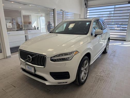 2023 Volvo XC90 B5 Core
