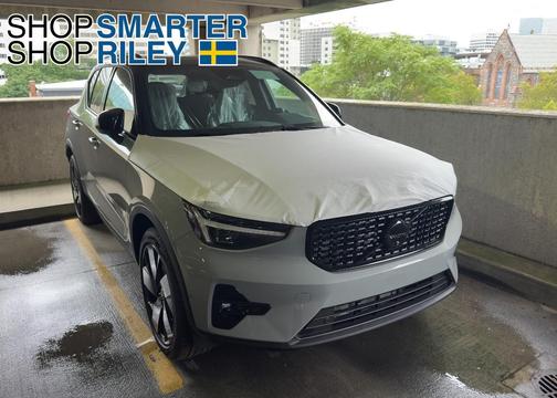 2026 Volvo XC40 B5 Ultra Black Edition