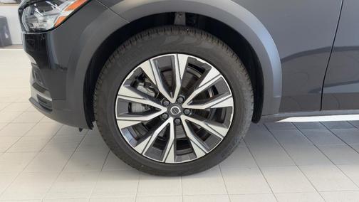 2023 Volvo V90 Cross Country B6 Plus