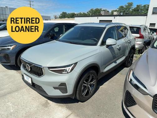 2025 Volvo XC40 B5 Core Bright Theme