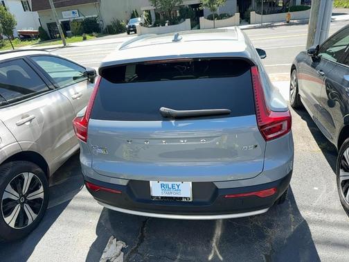 2025 Volvo XC40 B5 Core Bright Theme