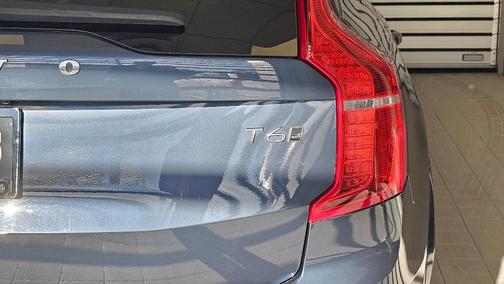 2022 Volvo XC90 T6 Momentum 7 Passenger