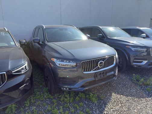2022 Volvo XC90 T6 Momentum 7 Passenger