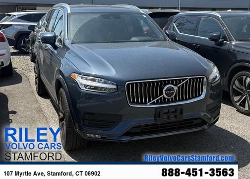 2022 Volvo XC90 T6 Momentum 7 Passenger
