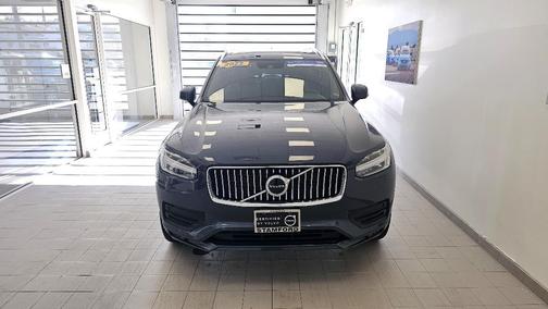 2022 Volvo XC90 T6 Momentum 7 Passenger