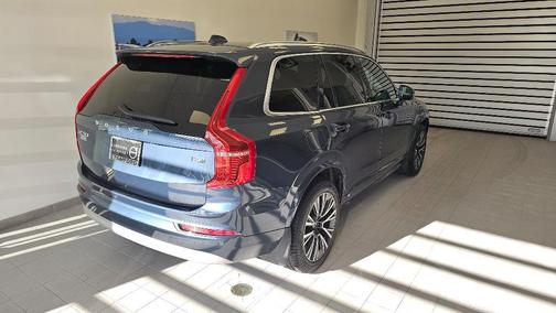2022 Volvo XC90 T6 Momentum 7 Passenger