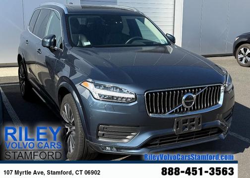 2022 Volvo XC90 T6 Momentum 7 Passenger