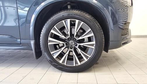 2022 Volvo XC90 T6 Momentum 7 Passenger