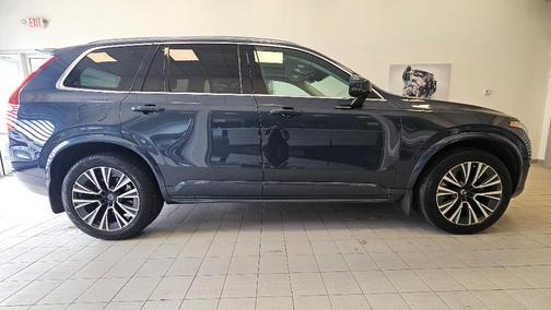2022 Volvo XC90 T6 Momentum 7 Passenger