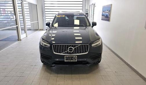 2022 Volvo XC90 T6 Momentum 7 Passenger