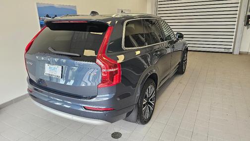 2022 Volvo XC90 T6 Momentum 7 Passenger