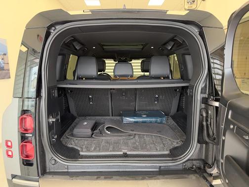 2023 Land Rover Defender 110 X-Dynamic SE