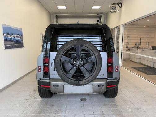 2023 Land Rover Defender 110 X-Dynamic SE