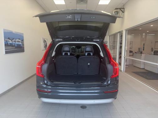 2022 Volvo XC90 T6 Momentum 6 Passenger