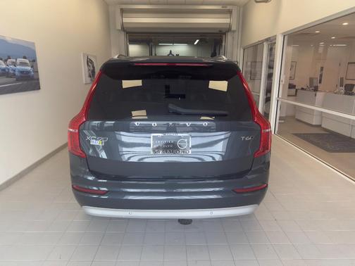 2022 Volvo XC90 T6 Momentum 6 Passenger