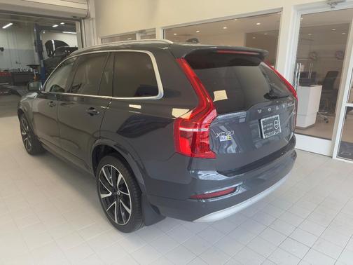 2022 Volvo XC90 T6 Momentum 6 Passenger