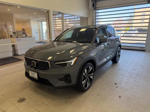 Thunder Gray 2023 Volvo XC40 B5 Plus Bright Theme
