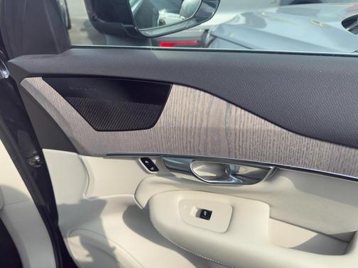 2023 Volvo XC90 Recharge Plug-In Hybrid T8 Plus 6-Seater