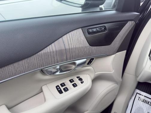 2023 Volvo XC90 Recharge Plug-In Hybrid T8 Plus 6-Seater