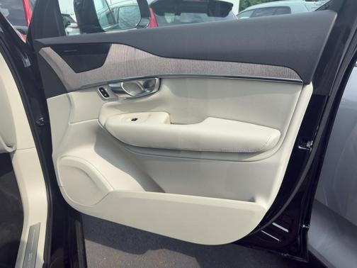 2023 Volvo XC90 Recharge Plug-In Hybrid T8 Plus 6-Seater