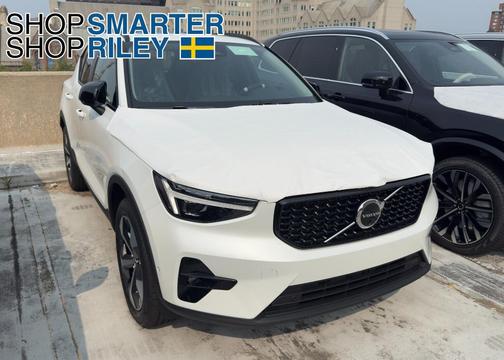 2026 Volvo XC40 B5 Plus