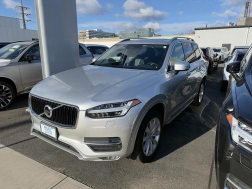2018 Volvo XC90 T6 Momentum