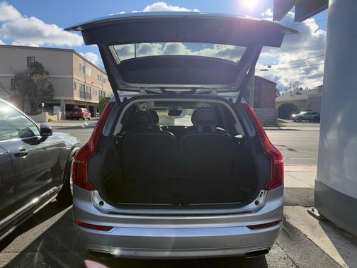 2018 Volvo XC90 T6 Momentum