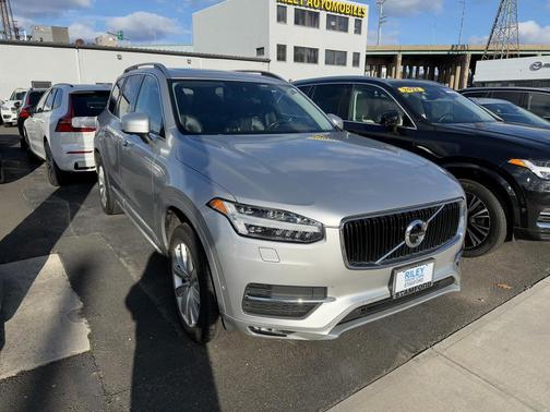 2018 Volvo XC90 T6 Momentum