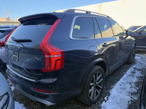 2019 Volvo XC90 T6 Momentum