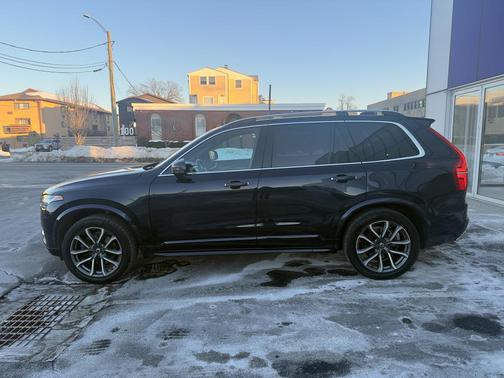 2019 Volvo XC90 T6 Momentum