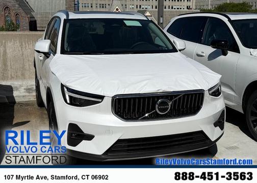 2025 Volvo XC40 B5 Plus Bright Theme