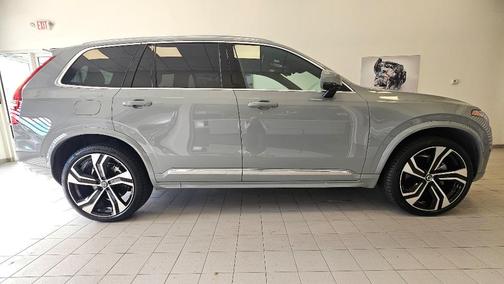 2024 Volvo XC90 B6 Ultimate Bright Theme 7-Seater