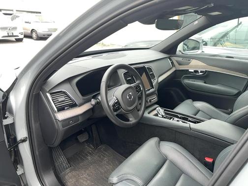 2024 Volvo XC90 B6 Ultimate Bright Theme 7-Seater