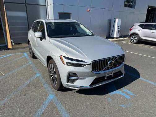2023 Volvo XC60 B5 Plus Bright Theme