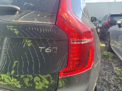 2022 Volvo XC90 T6 Momentum 7 Passenger