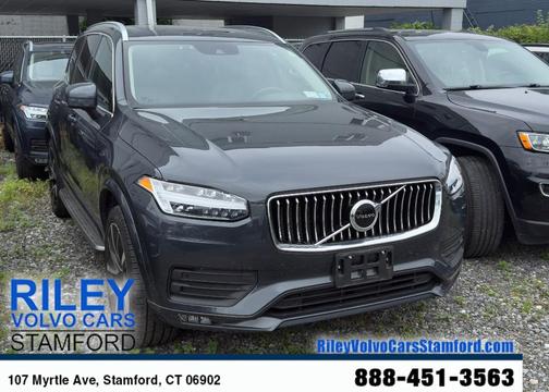 2022 Volvo XC90 T6 Momentum 7 Passenger