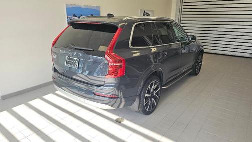 2022 Volvo XC90 T6 Momentum 7 Passenger