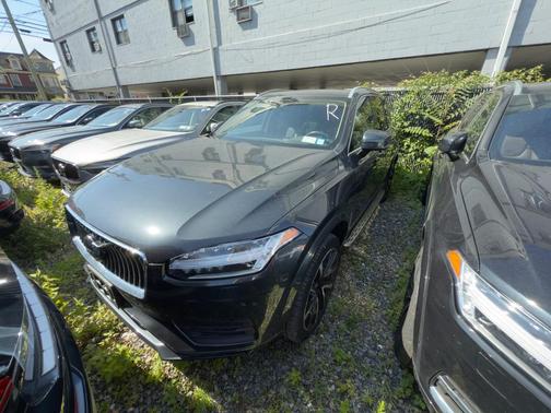 2022 Volvo XC90 T6 Momentum 7 Passenger