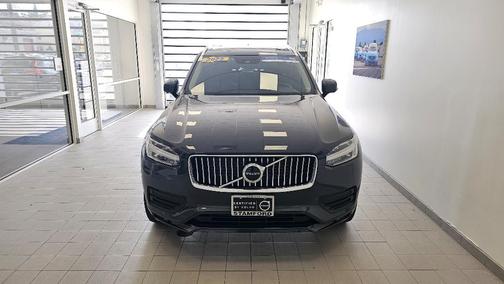 2022 Volvo XC90 T6 Momentum 7 Passenger