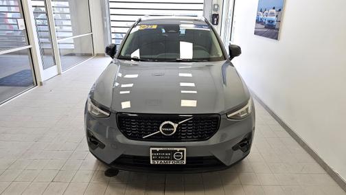 2023 Volvo XC40 B5 AWD Plus Dark