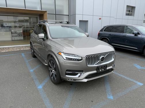 2022 Volvo XC90 T6 Inscription 7 Passenger