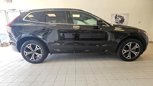 2022 Volvo XC60 B5 Momentum