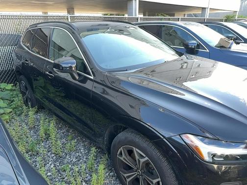 2022 Volvo XC60 B5 Momentum
