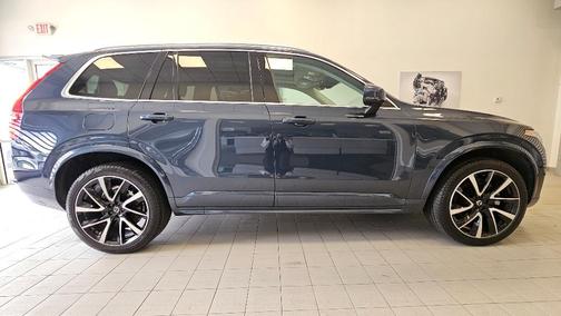 2022 Volvo XC90 T6 Momentum 6 Passenger