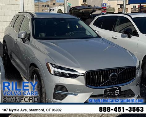 2022 Volvo XC60 B5 Momentum